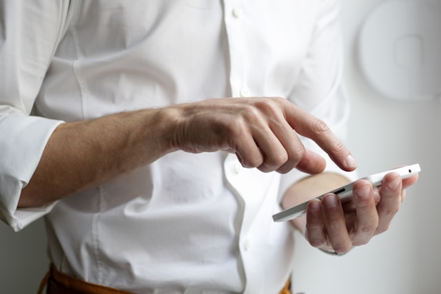 Czlowiek Pisze Smartfon